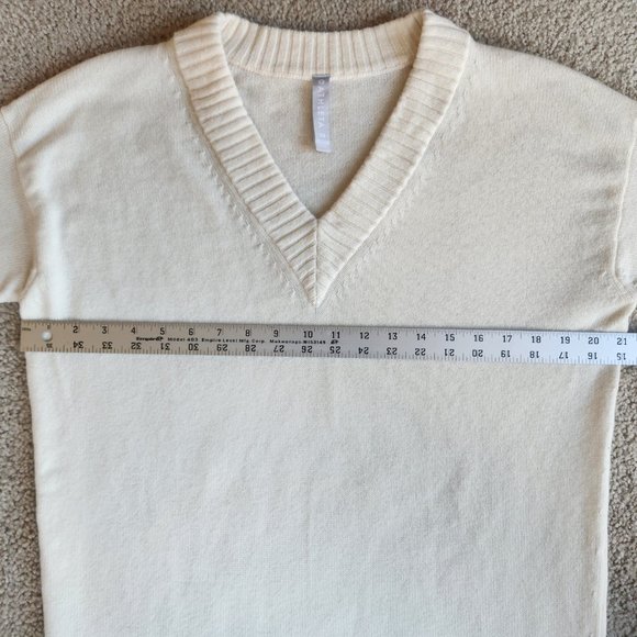 NWOT Vital V V-Neck Wool/Cashmere Tunic XS - Picture 2 of 15